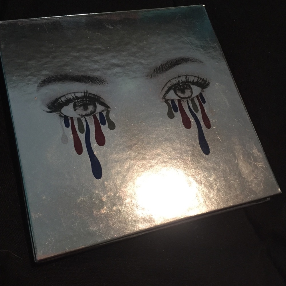 Kylie cosmetic holiday pallet